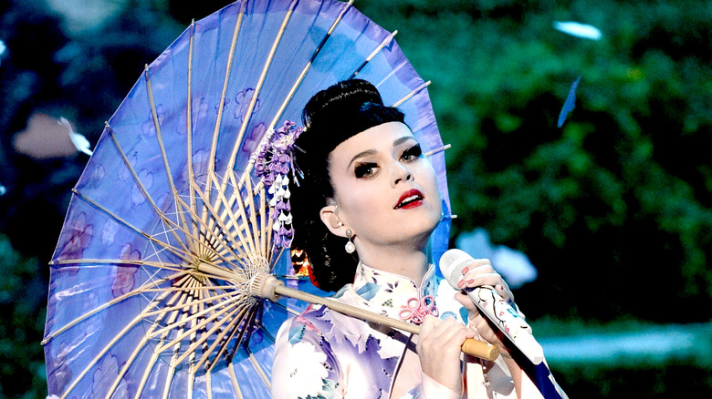 Katy Perry in geisha dress