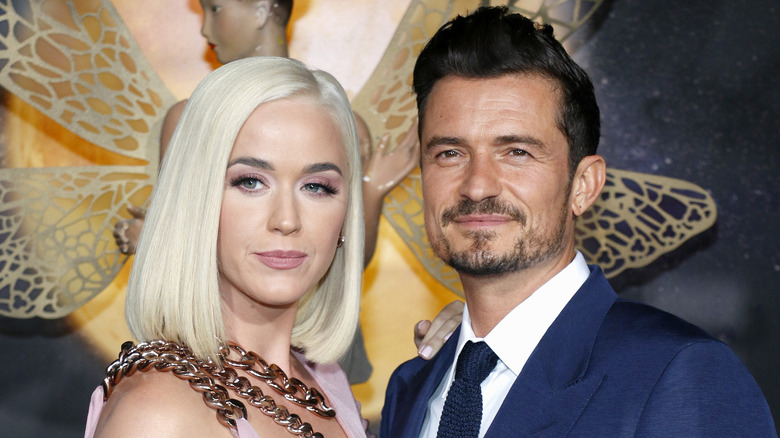 Katy Perry, Orlando Bloom posing