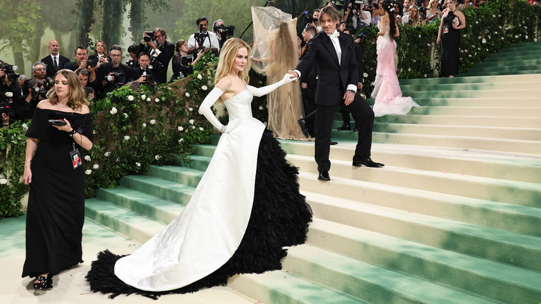 Nicole Kidman posing with Keith Urban by her side