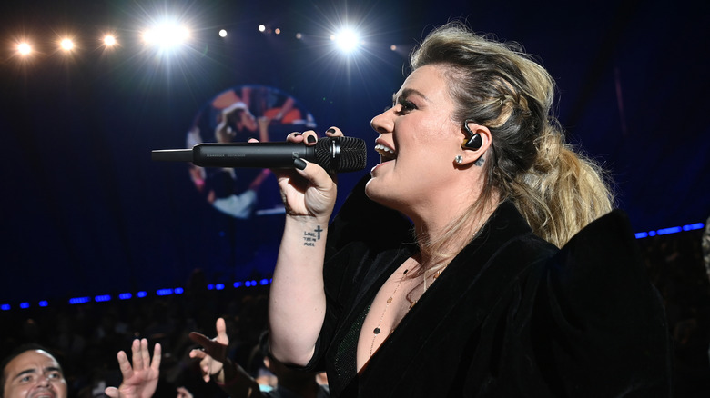 Kelly Clarkson performing at her Las Vegas residency