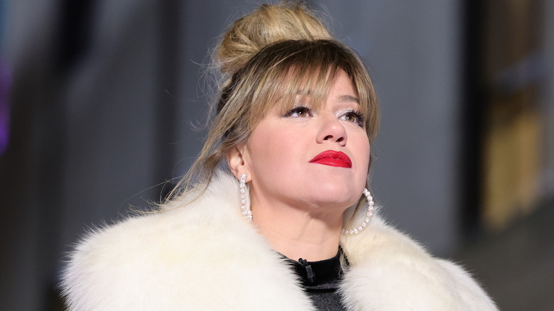 Kelly Clarkson at 2023 Christmas tree lighting