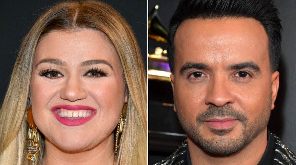 Kelly Clarkson, Luis Fonsi smiling