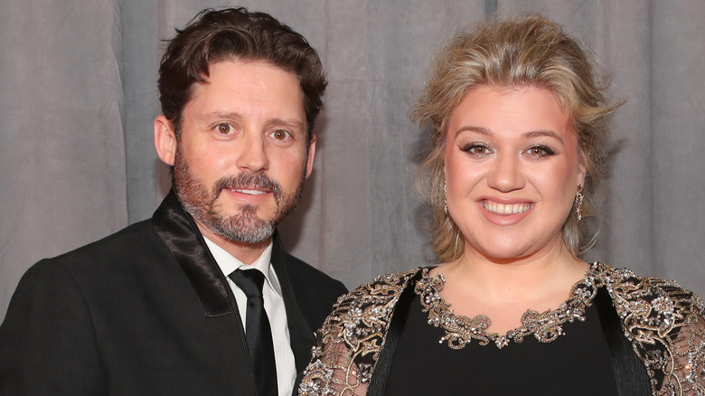 Brandon Blackstock and Kelly Clarkson posing red carpet