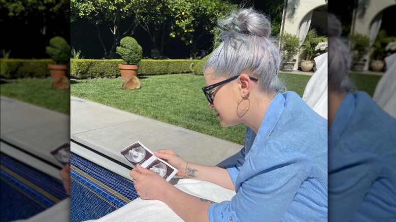 Kelly Osbourne looks at sonogram