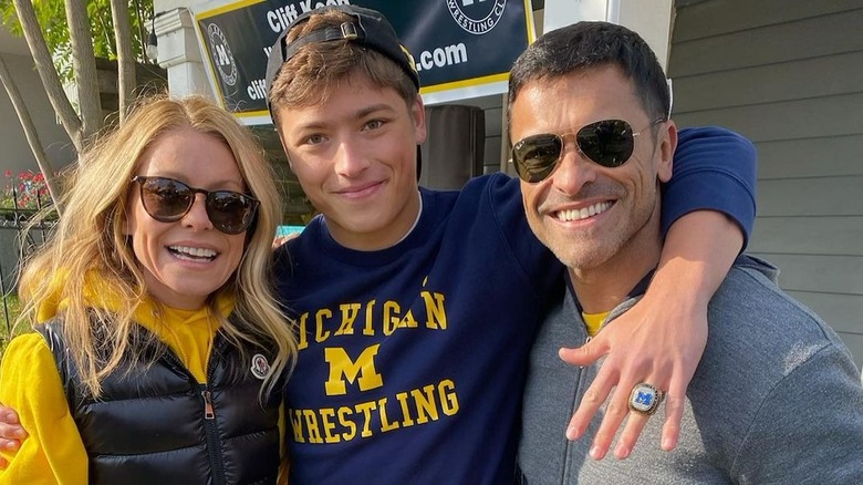 Joaquin Consuelos with arms around parents