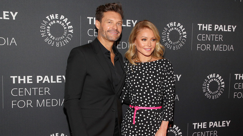 Ryan Seacrest and Kelly Ripa smiling