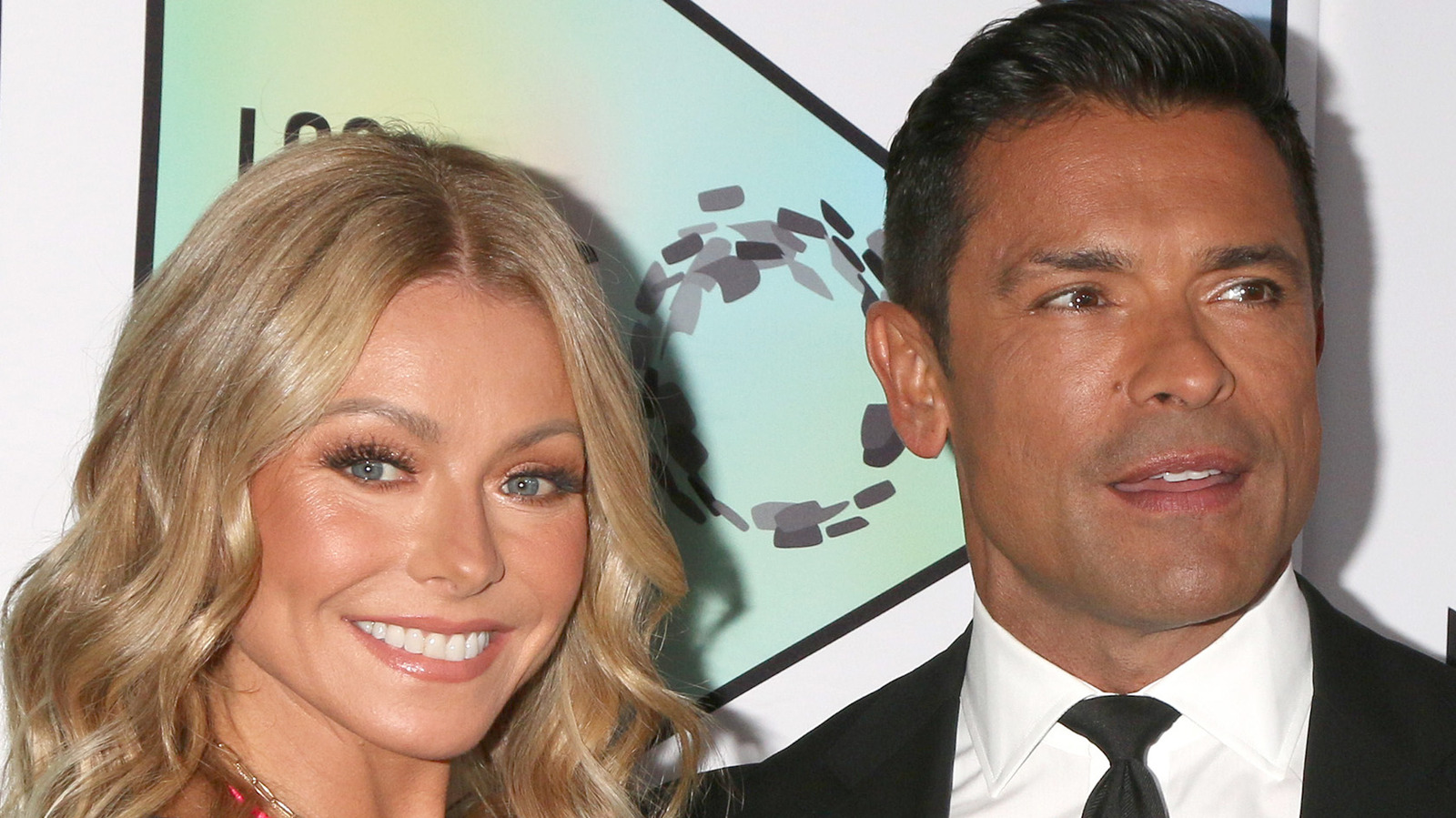 Kelly Ripas Husband Mark Consuelos Set To Replace Ryan Seacrest As Her