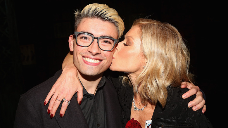 Kelly Ripa kissing Michael Consuelos