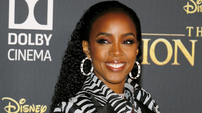 Kelly Rowland smiling