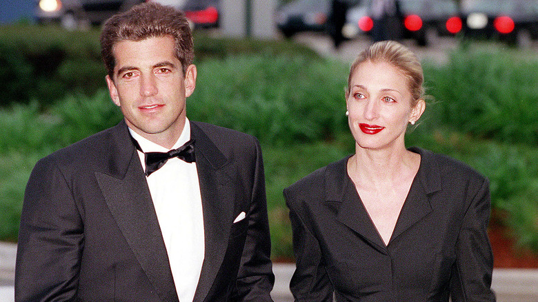 John Kennedy Jr. and Carolyn Bessette posing together