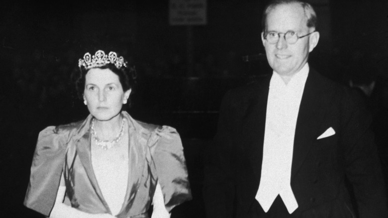 Joseph Kennedy Sr. posing with wife Rose Ritzgerald