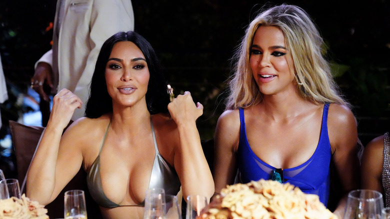 Khloe and Kim at a 2022 dinner