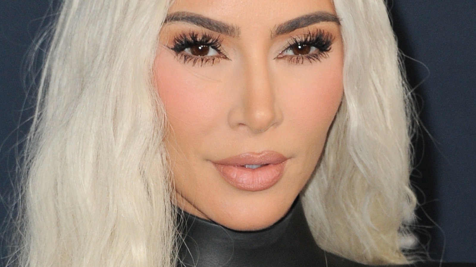 Kim Kardashian Gets Called Out For Her Holiday Attire At Paris Hilton's ...