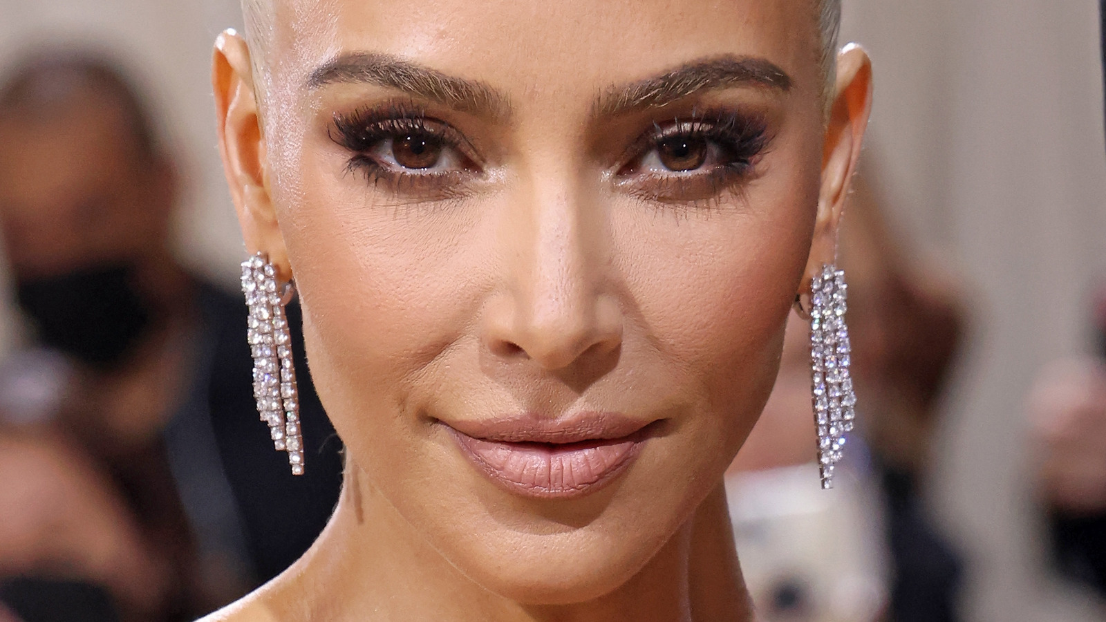 Kim Kardashians Defense Of Her Controversial Met Gala Weight Loss Totally Backfired 