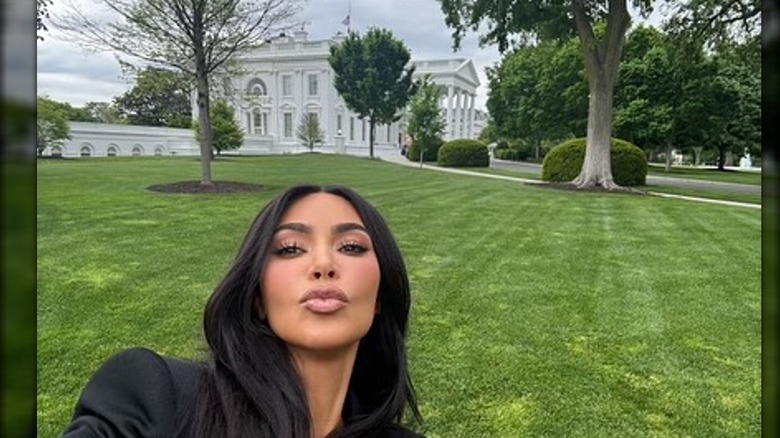 Kim Kardashian White House selfie 