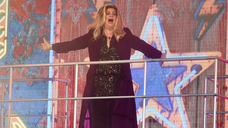 Kirstie Alley throws arms wide on CBB set