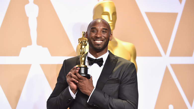 Kobe Bryant holding oscar trophy