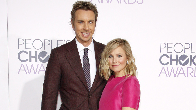 Kristen Bell and Dax Shepard posing