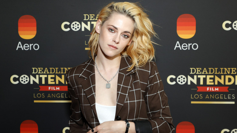 Kristen Stewart posing on the red carpet