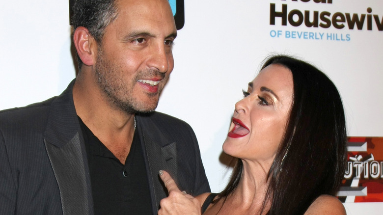 Kyle Richards and Mauricio Umansky on red carpet