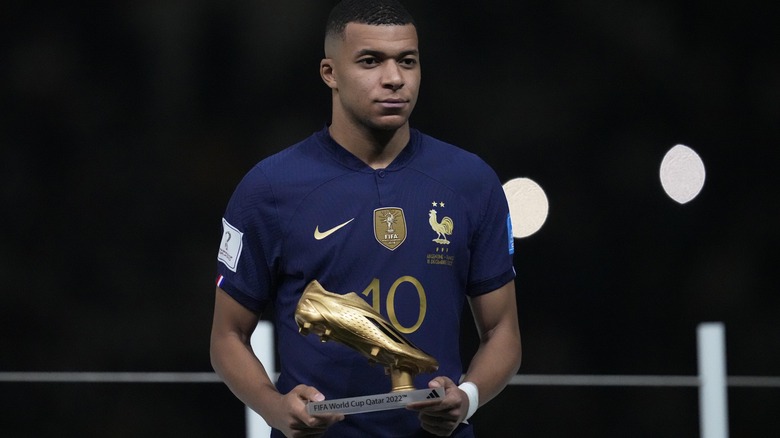 Kylian Mbappé holds Golden Boot trophy