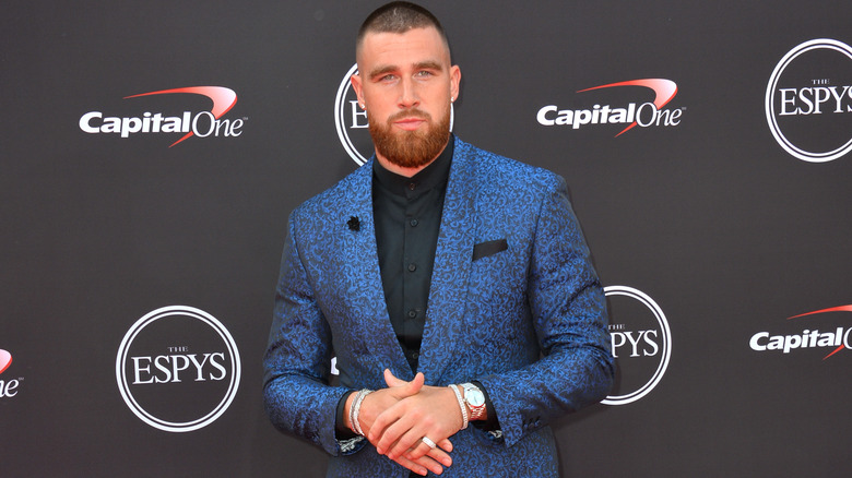 Travis Kelce posing