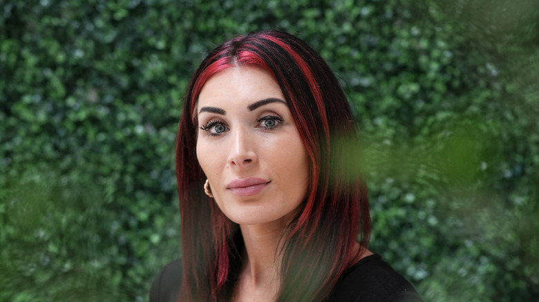 Laura Loomer red streaks in hair