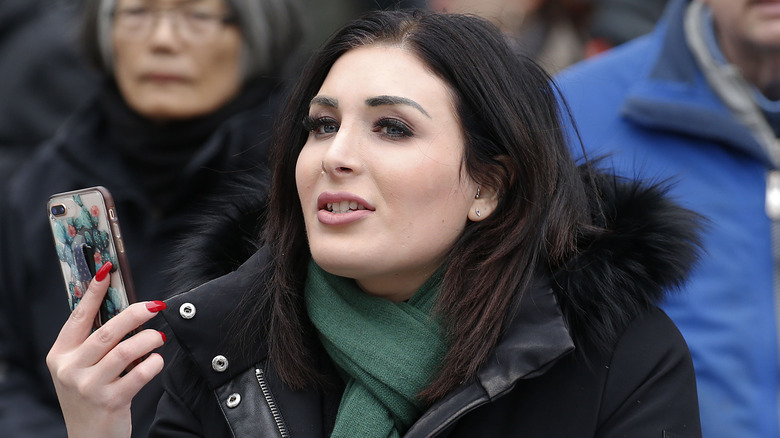 Laura Loomer holding phone