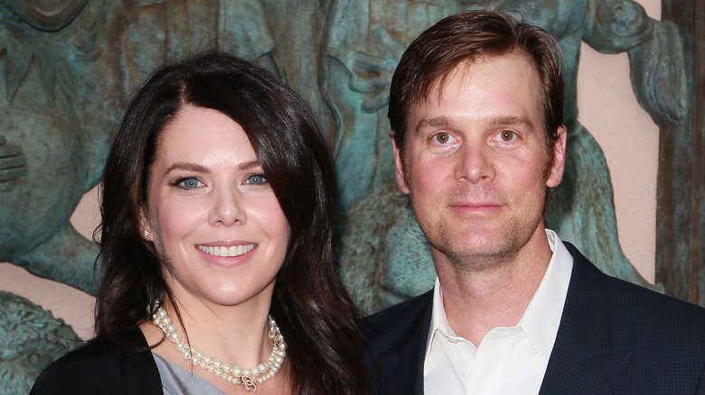 Lauren Graham and Peter Krause smiling