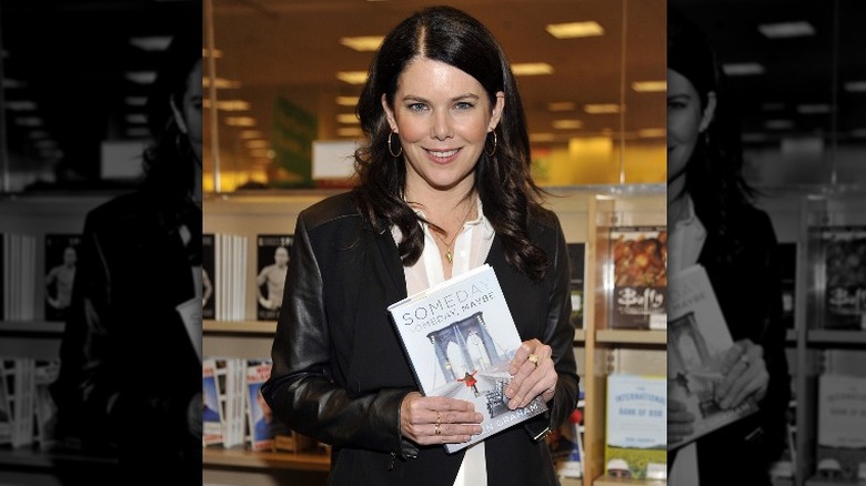 Lauren Graham holding book