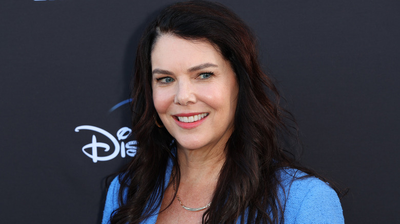 Lauren Graham posing