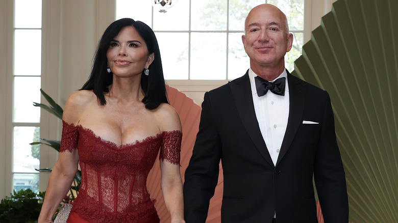 Jeff Bezos and Lauren Sanchez, both smirking