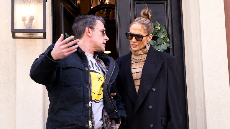 Ben Affleck and Jennifer Lopez talking