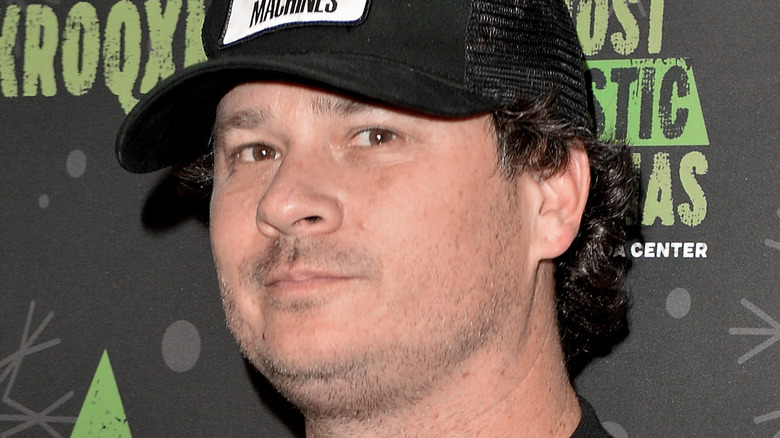 Tom DeLonge posing in 2019