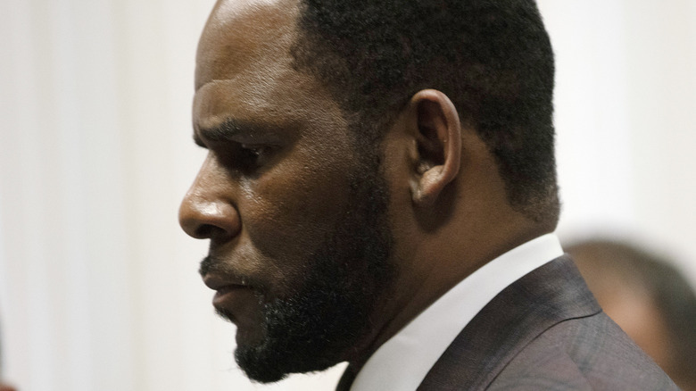 R. Kelly at a hearing in Chicago