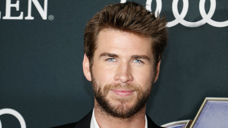 liam hemsworth beard