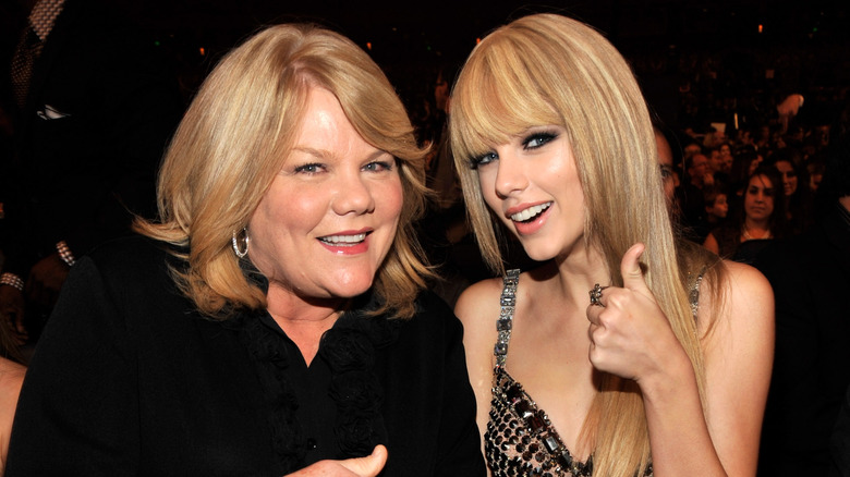 Andrea and Taylor Swift smiling with thumbs up