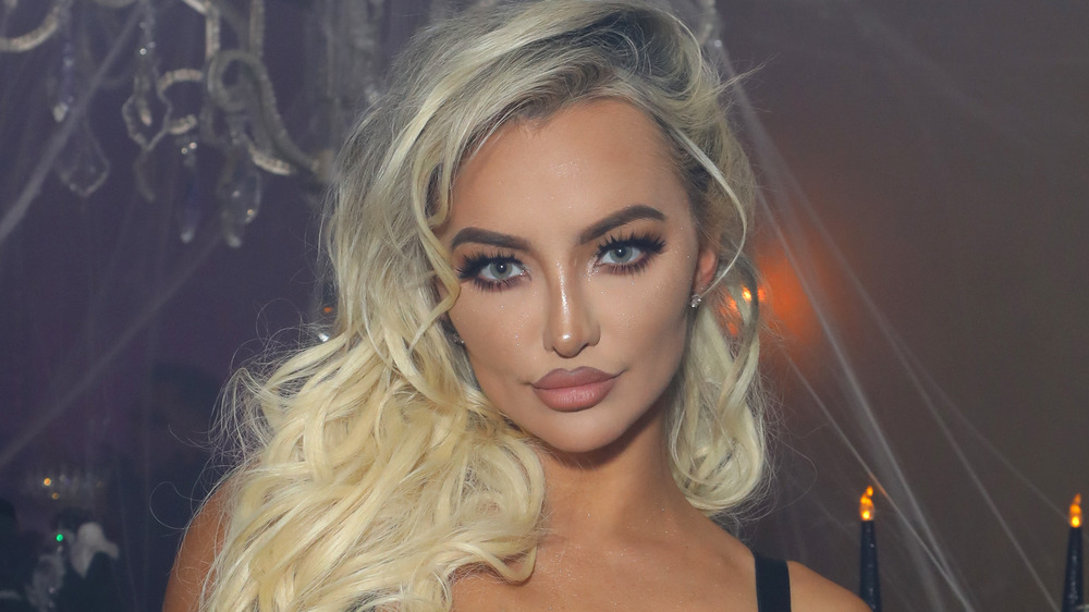 Lindsey Pelas poses