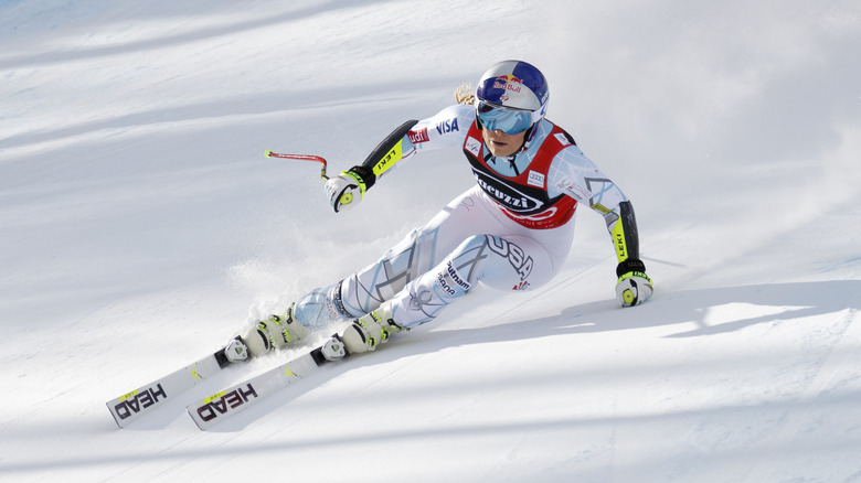 Lindsey Vonn skiing