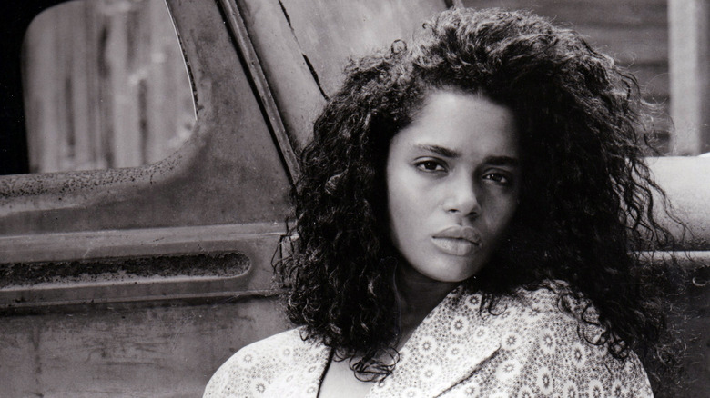 Lisa Bonet posing in 1987