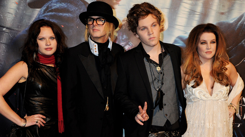 Lisa Marie Presley with her family on the red carpet