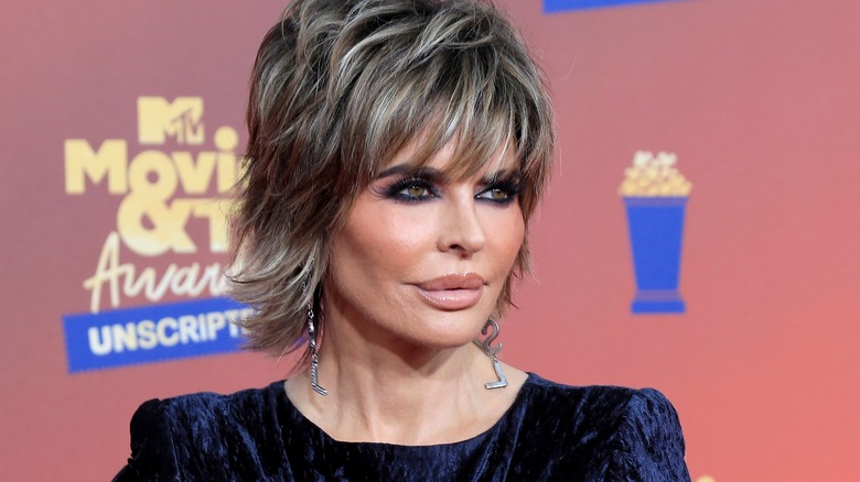 Lisa Rinna posing on the red carpet