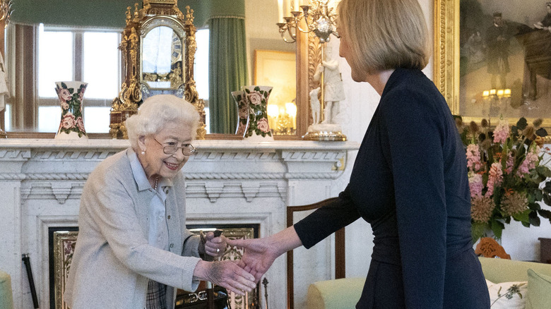 Liz Truss meeting shaking Queen Elizabeth's hand