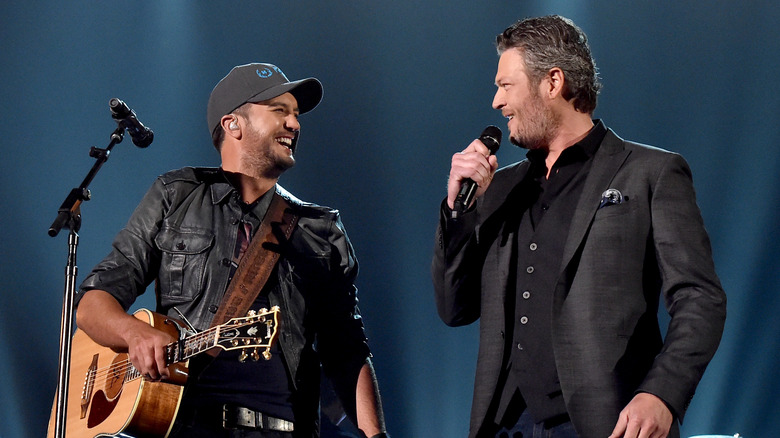 Luke Bryan and Blake Shelton performing