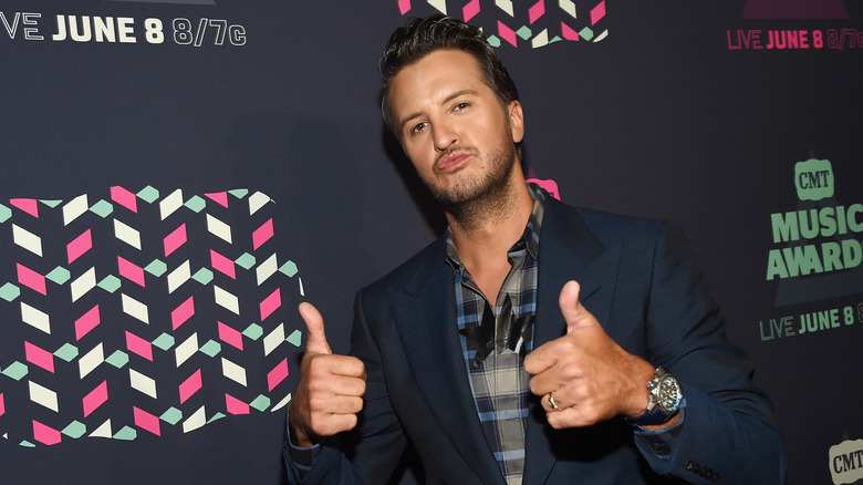 Luke Bryan giving thumbs up