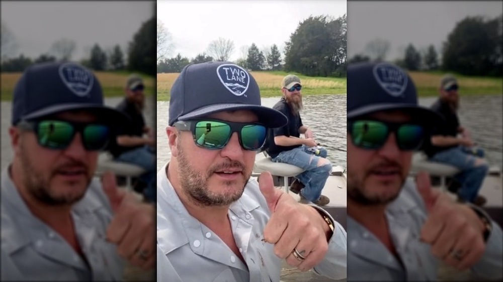 Luke Bryan gives thumbs up on boat