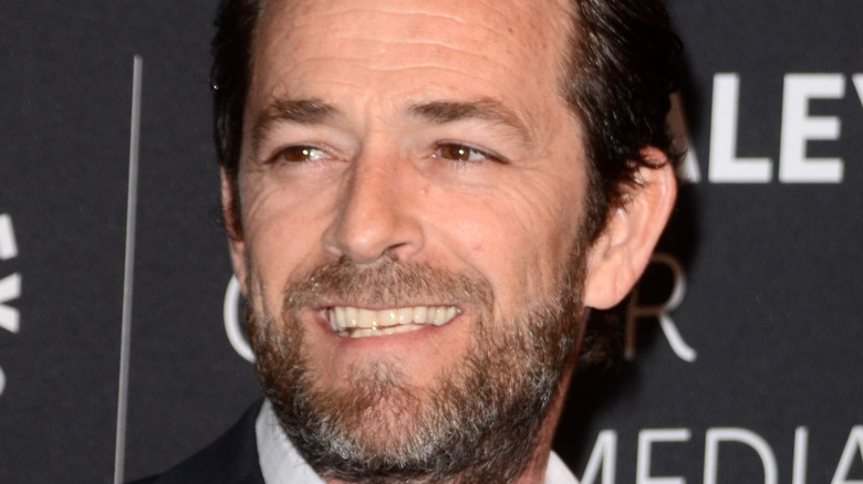 Luke Perry on a red carpet 