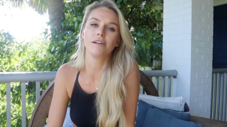 Olivia Flowers vlogging