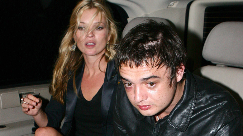 Kate Moss and Pete Doherty posing 