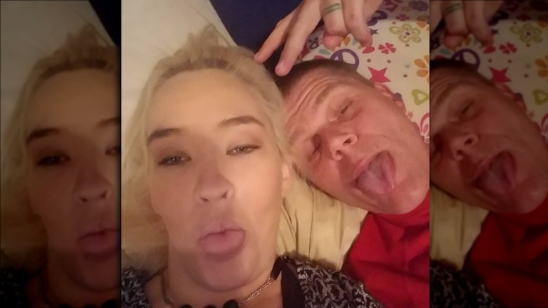 Mama June Shannon pulling tongues with Geno Doak 